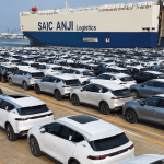 China ultrapassa um milhão de automóveis exportados num só mês e reforça liderança global no setor